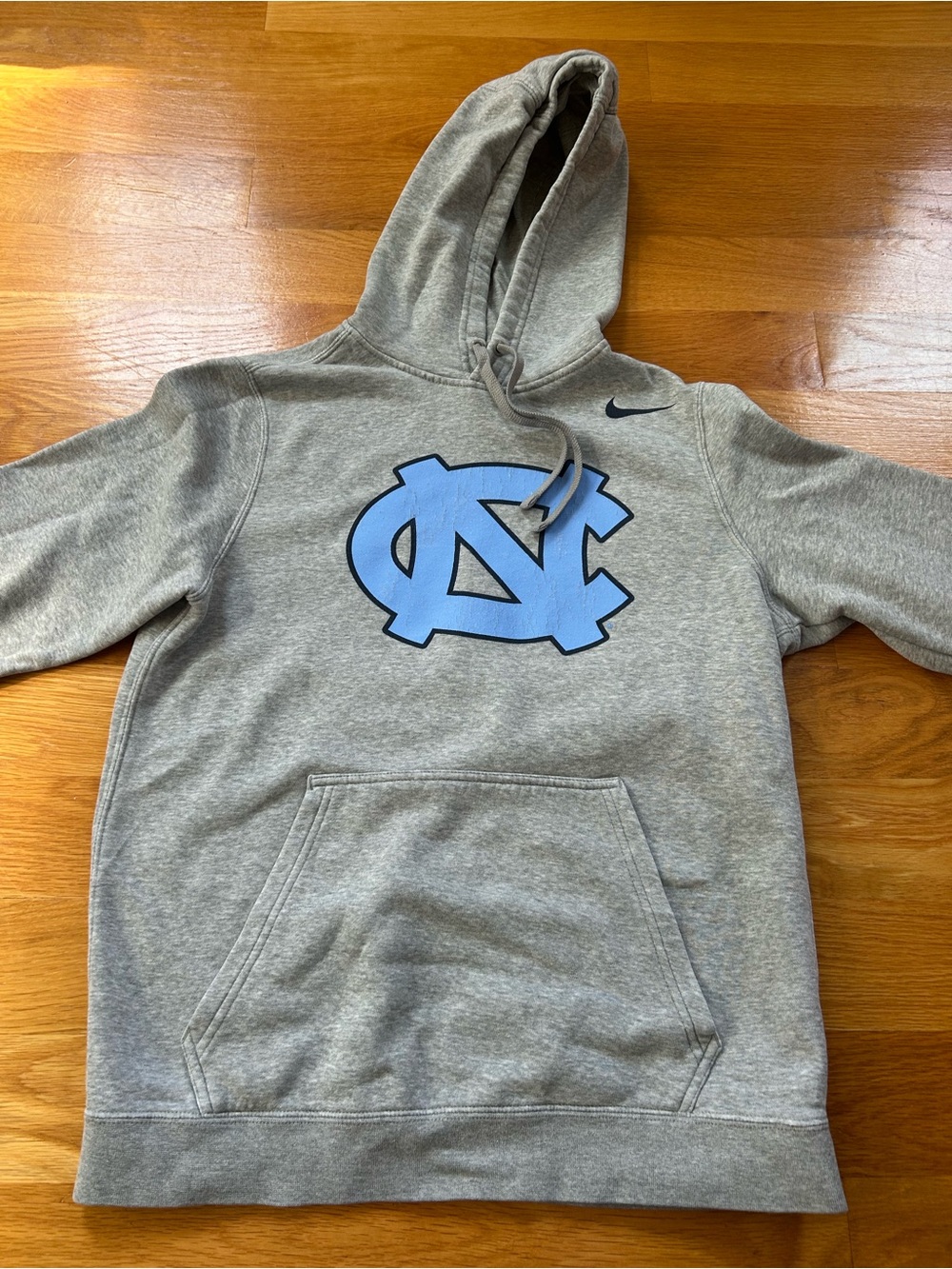 Nike Men’s North Carolina Tar Heels Hoodie - size small